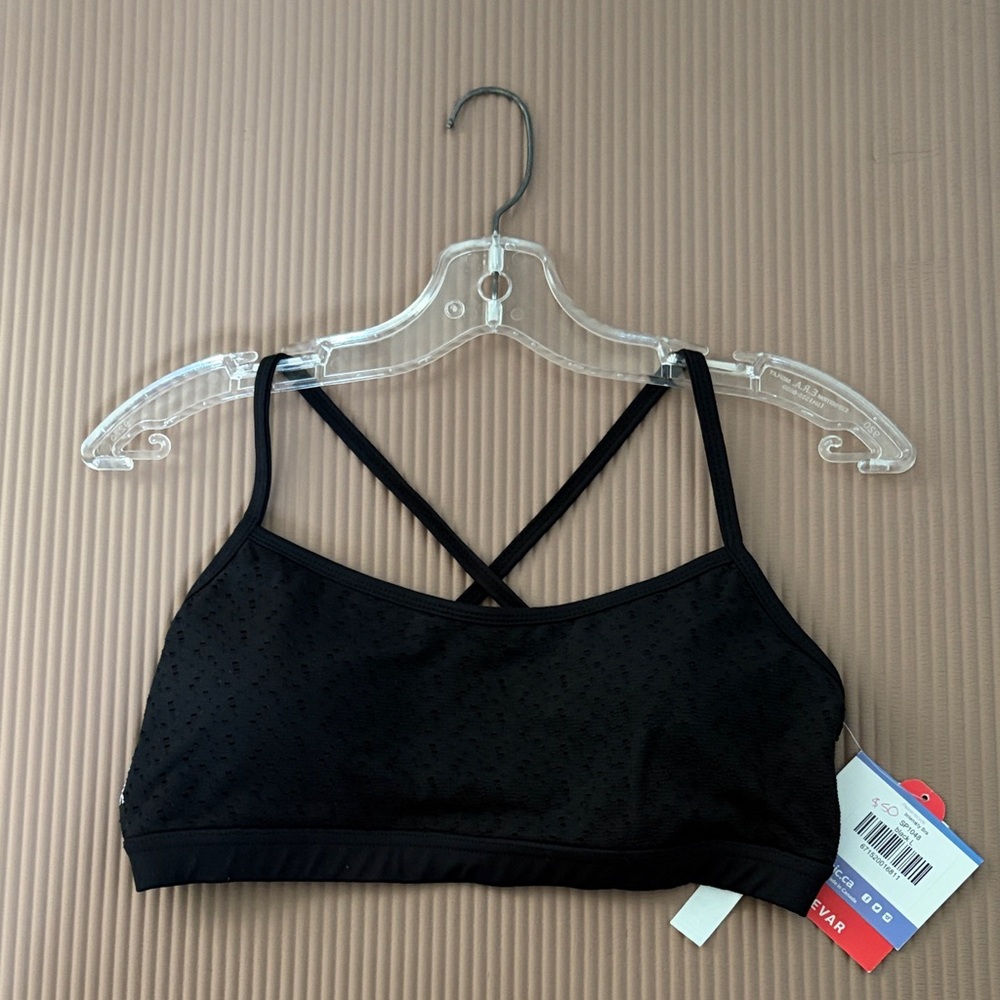 Chic Black Sports Bra with Crossback Design